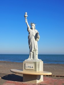 静波海岸自由の女神像